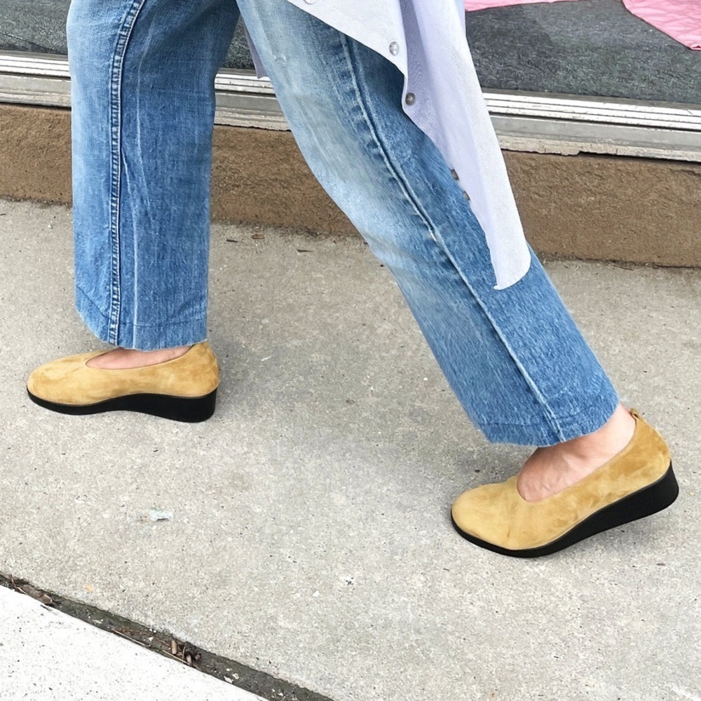 Hopp IO Slipper Suede Wedges in Ochre Suede Size 5